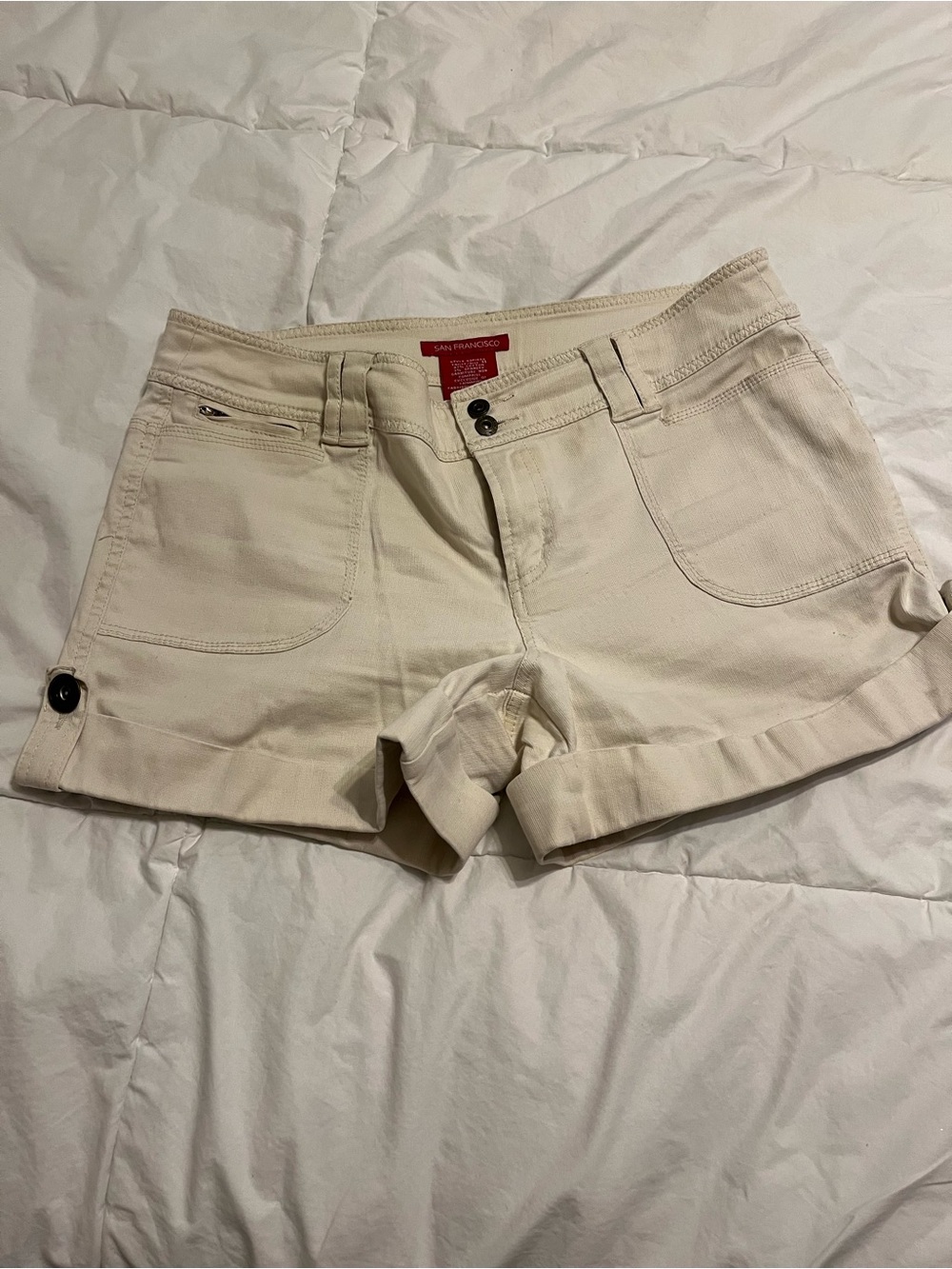 Women's Cream Rolled-Hem Casual Shorts
